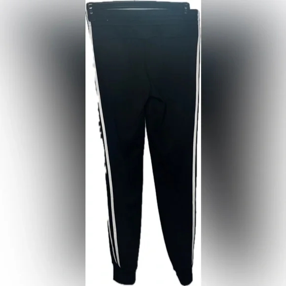 - Climate controlled adidas size small ladies leggings / yoga pants… - Picture 12 of 16